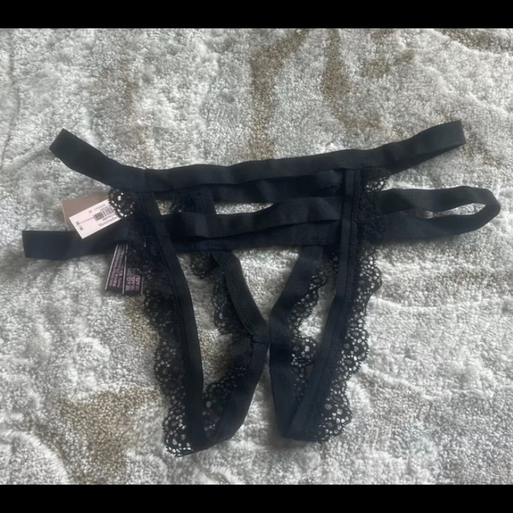 NWT Victoria’s Secret luxe lace strappy cheeky panty Sz medium